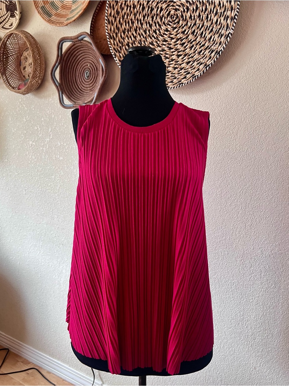 Sleeveless Pleated Tank Top - Red